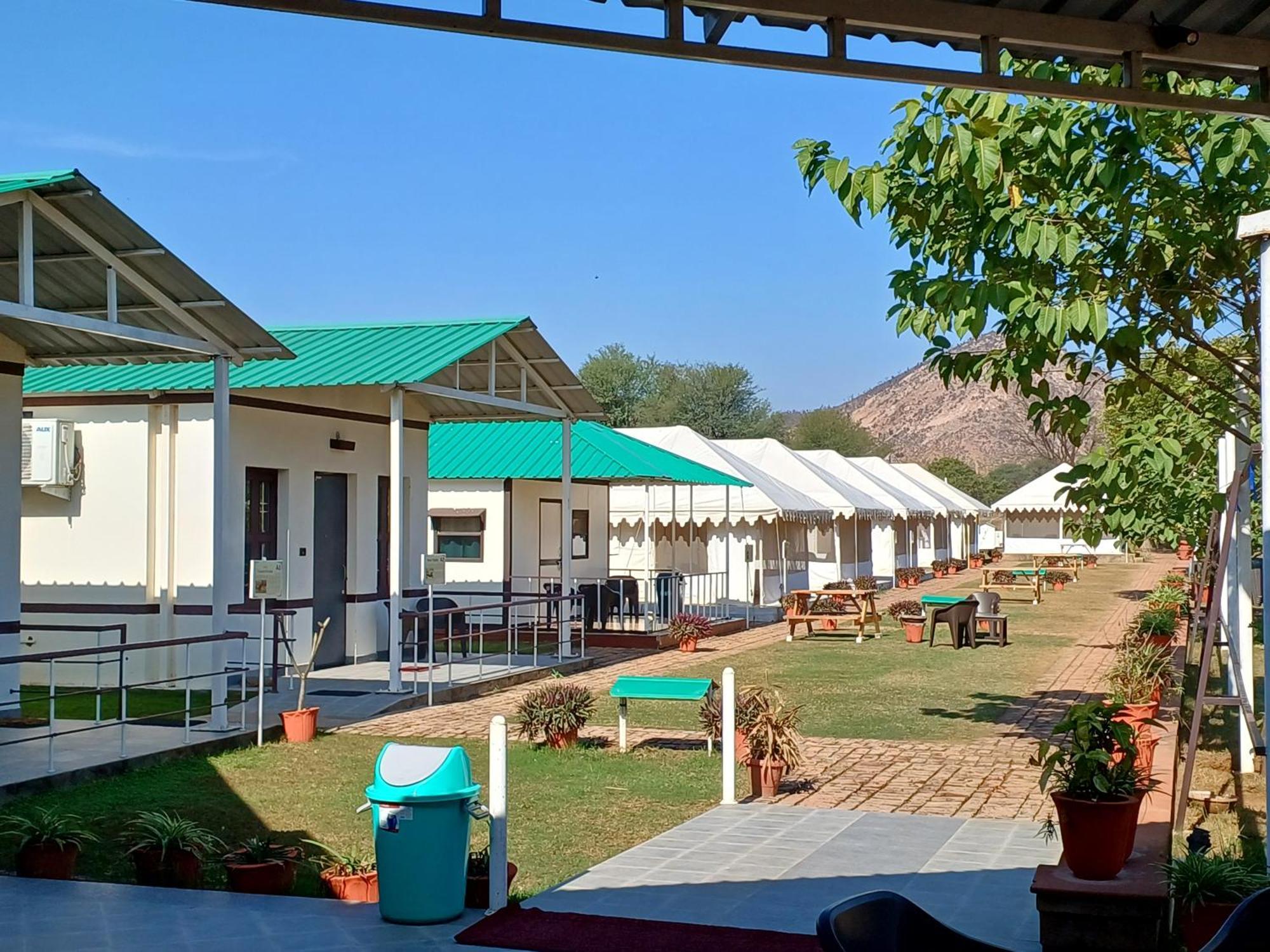 Shivir Aranya - Wilderness Resort Alwar Buitenkant foto