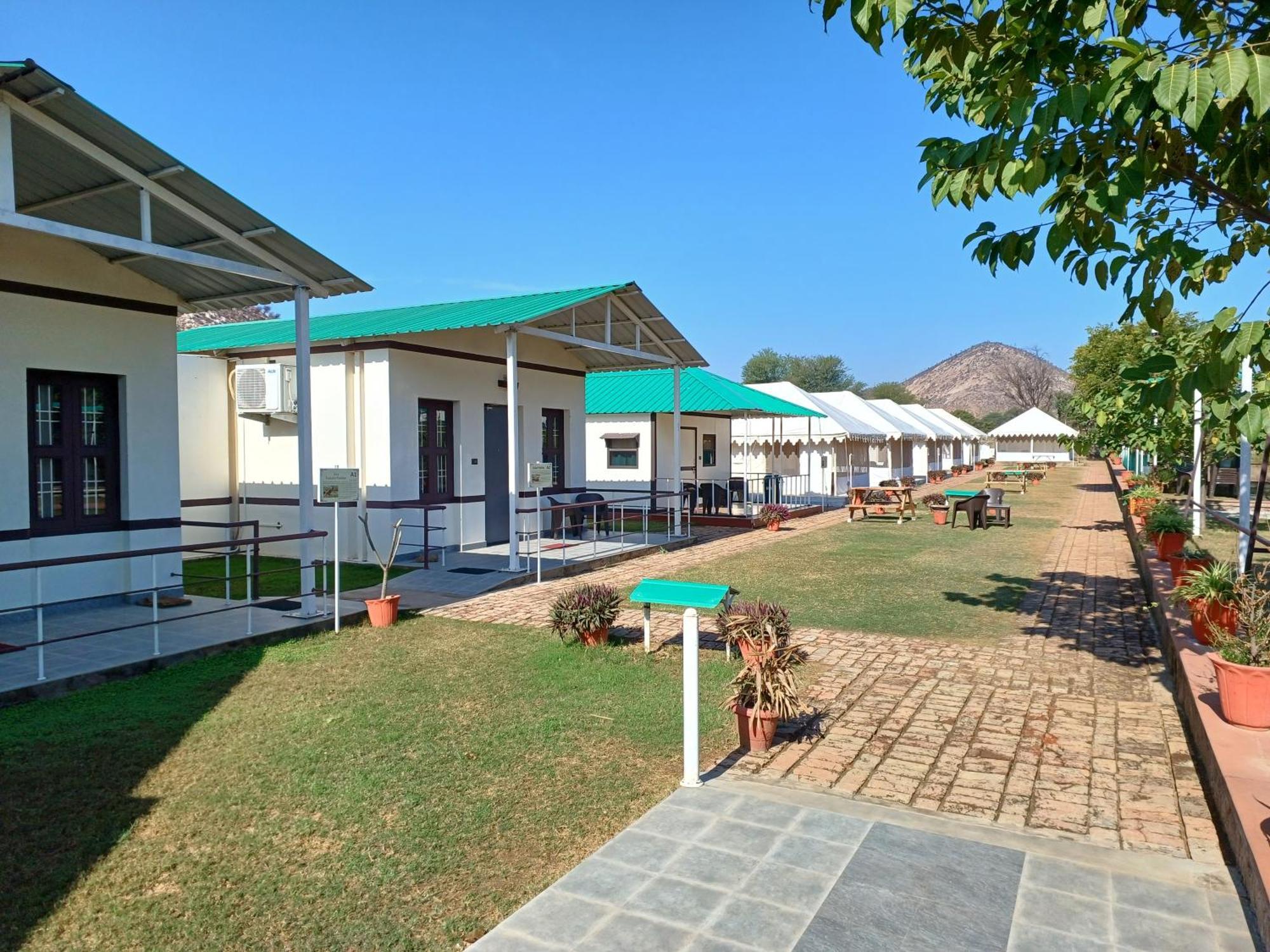 Shivir Aranya - Wilderness Resort Alwar Buitenkant foto