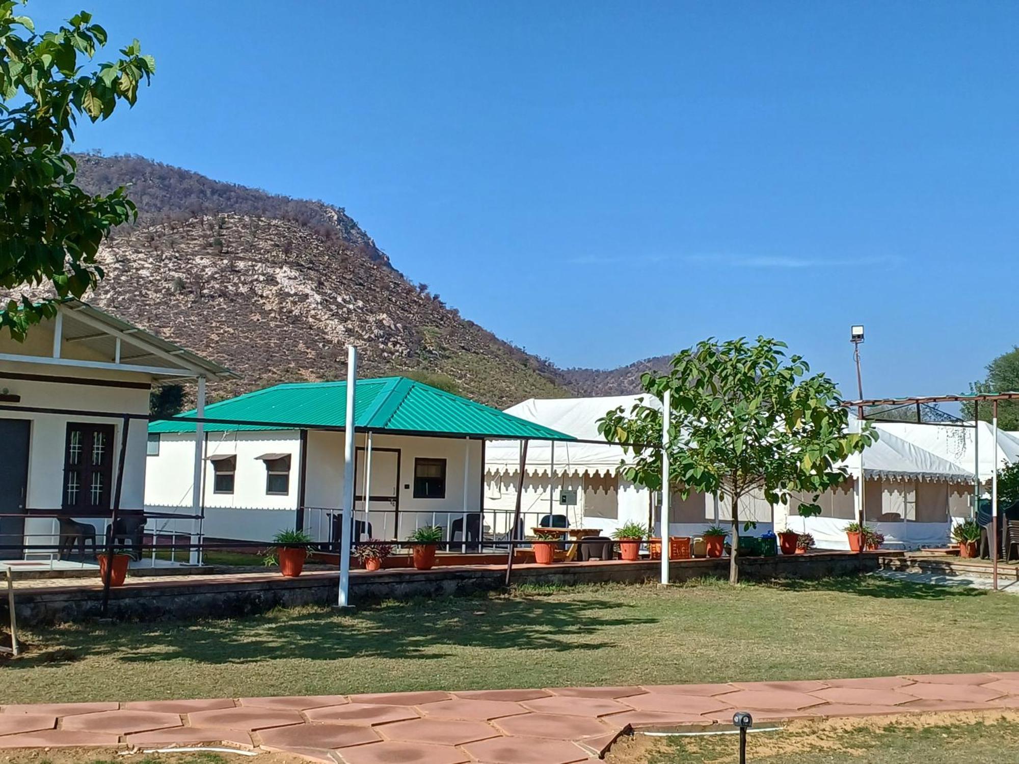 Shivir Aranya - Wilderness Resort Alwar Buitenkant foto